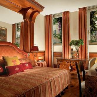 <a href='raphael-hotel-roma-camere-deluxe.htm'>Camere<br><span>Deluxe</span></a>